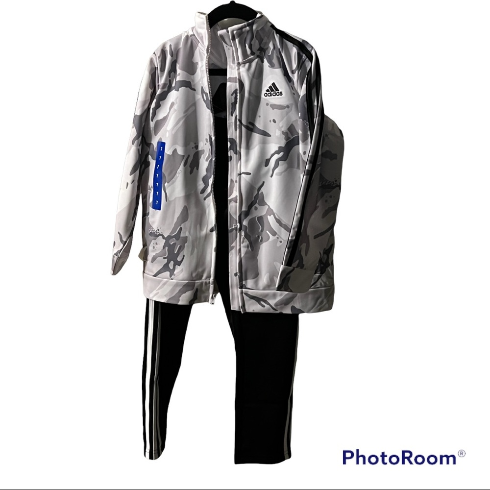 Brand New Boys Adidas Warm-Up (size 7)